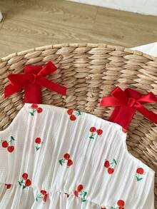 SHEIN Playful Pals 2件套女婴幼儿/新生儿0-3岁休闲日常可爱度假条纹蝴蝶结装饰吊带背心+短裤套装，春夏款 - 紅色 - 查看 5