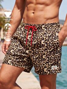Manfinity Swimmode 米色夏季波希米亞風海灘度假男士豹紋斜口袋抽繩腰休閒夏威夷熱帶泳褲情侶款 - 彩色 - 查看 2