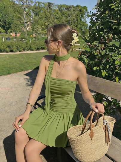 SHEIN MOD Đầm ngắn xếp ly màu trơn dành cho nữ, thời trang cho các buổi hẹn hò và tiệc tùng.