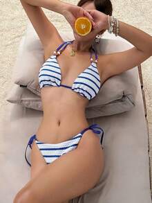 Serisse Conjunto de Maiô Bikini Halter Listrado de Verão para Férias na Praia das Mulheres, Conjunto de Maiô Bikini para Mulheres, 2 Peças Conjunto de Maiô Bikini Crochê Listrado com Contas de Verão para Férias na Praia das Mulheres, Sutiã Triângulo e Calcinha com Amarração Lateral, Conjunto de Maiô Bikini, Maiô Bikini Listrado, Maiô Bikini de Crochê, Novo Maiô Bikini Listrado de Verão para Mulheres, Conjunto de Maiô Bikini Halter Listrado Retrô Colorido da Praia com Contas, Maiô Bikini Colorblock, Roupa de Praia para Mulheres, Roupa de Férias para Mulheres, Roupa de Praia para Mulheres, Biquínis de Praia para Mulheres, Moda de Praia para Mulheres, Biquínis de Praia para Mulheres Verão 2026, Roupas de Praia para Mulheres em Férias, Roupas de Praia para Férias, Roupas de Praia para Mulheres, Biquínis de Praia para Mulheres, Roupas de Verão para Férias na Praia - Azul e Branco - Visão 1