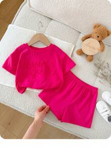 SHEIN Bộ 2 món áo thun và quần short in hình "MAMAsGirl" cho bé gái, trang phục thường ngày cổ điển dễ phối đồ, phù hợp cho mùa xuân/hè. - Màu Hồng Tươi - Xem 4
