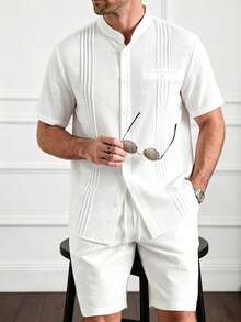 Core Aspect Conjunto masculino branco de camisa de manga curta com gola alta texturizada e shorts com detalhe de pregas laterais e pequeno bolso embutido. - Branco - Ver 7