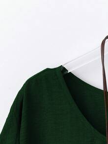 SHEIN LUNE CURVE Áo kiểu nữ cỡ lớn, màu trơn, cổ tròn, thích hợp mặc đi nghỉ mát. - Màu xanh lá cây đậm - Xem 4