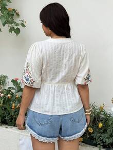 GalTyme Áo kiểu cỡ lớn thêu hoa cổ chữ V sâu - Nhiều màu - Xem 2