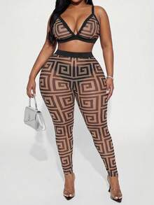 Slaydiva Bộ đồ hè thanh lịch dành cho nữ gồm 2 mảnh, gợi cảm với họa tiết logo, áo bikini tam giác màu đen có dải logo + quần legging lưới xuyên thấu cạp cao in logo, trang phục dự tiệc đêm, đi chơi, phong cách ôm sát, thời trang đường phố sành điệu dành cho nữ. - màu đen - Xem 9