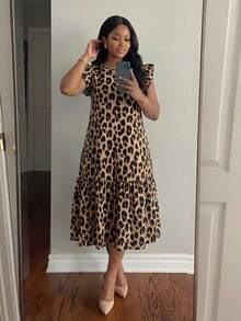 SHEIN Lady Đầm nữ cỡ lớn in họa tiết da báo, cổ tròn, tay ngắn, kiểu dáng thường ngày. - Nhiều màu - Xem 5