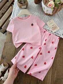 SHEIN Vintaside Kids 女嬰夏季T恤套裝 可愛粉色草莓圓領短袖上衣搭配條紋寬腿褲 親子款俏皮穿搭 - 粉色 - 查看 7