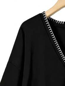 EMERY ROSE Casual Minimalist Handmade Shell Flower Decor V-Neck Loose T-Shirt For Plus Size Women, Black Top, Suitable For Summer - Multicolor - View 5