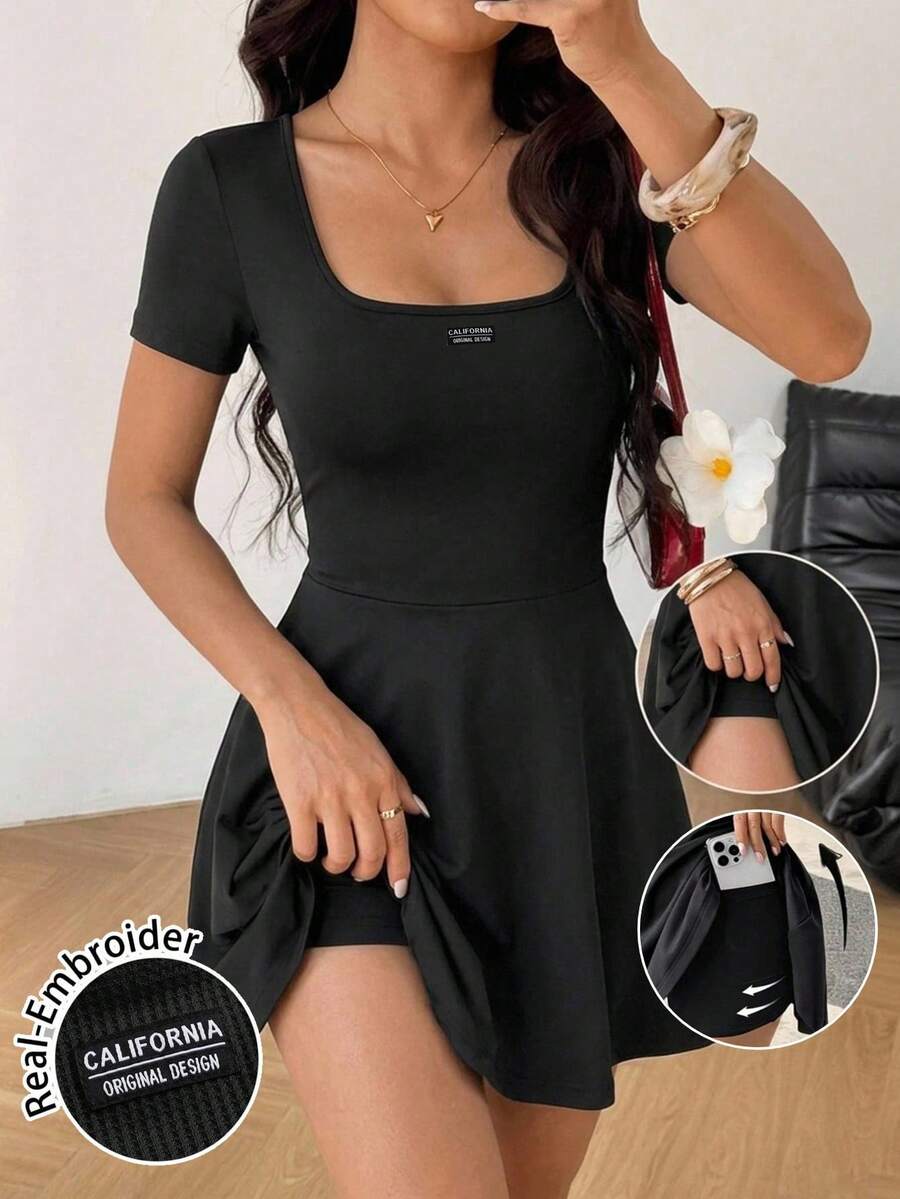 SHEIN EZwear 女士复古字母刺绣连衣裙，适合外出、街头风、机场、运动瑜伽、时尚、返校季、假期穿着。 - 黑色 - 查看 1