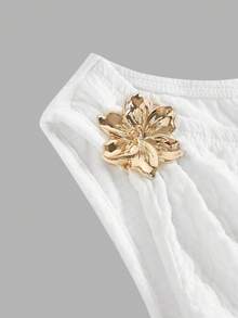 SHEIN 少女休闲露肩无袖褶皱金属玫瑰装饰蛋糕连衣裙，优雅公主风，正式场合，姐妹装，派对礼服，生日姐妹装，适合女孩日常穿着、节日、家庭聚会和特殊场合，姐妹装风格，春夏度假，可爱、优雅、甜美、复古、时尚。母女装、姐妹装。 - 白色 - 查看 3