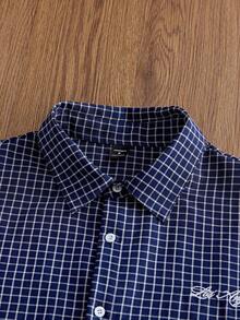 SWAVVY Kemeja Kasual Lengan Pendek Pria Motif Kotak-kotak dengan Kancing Depan - Navy Blue - View 3