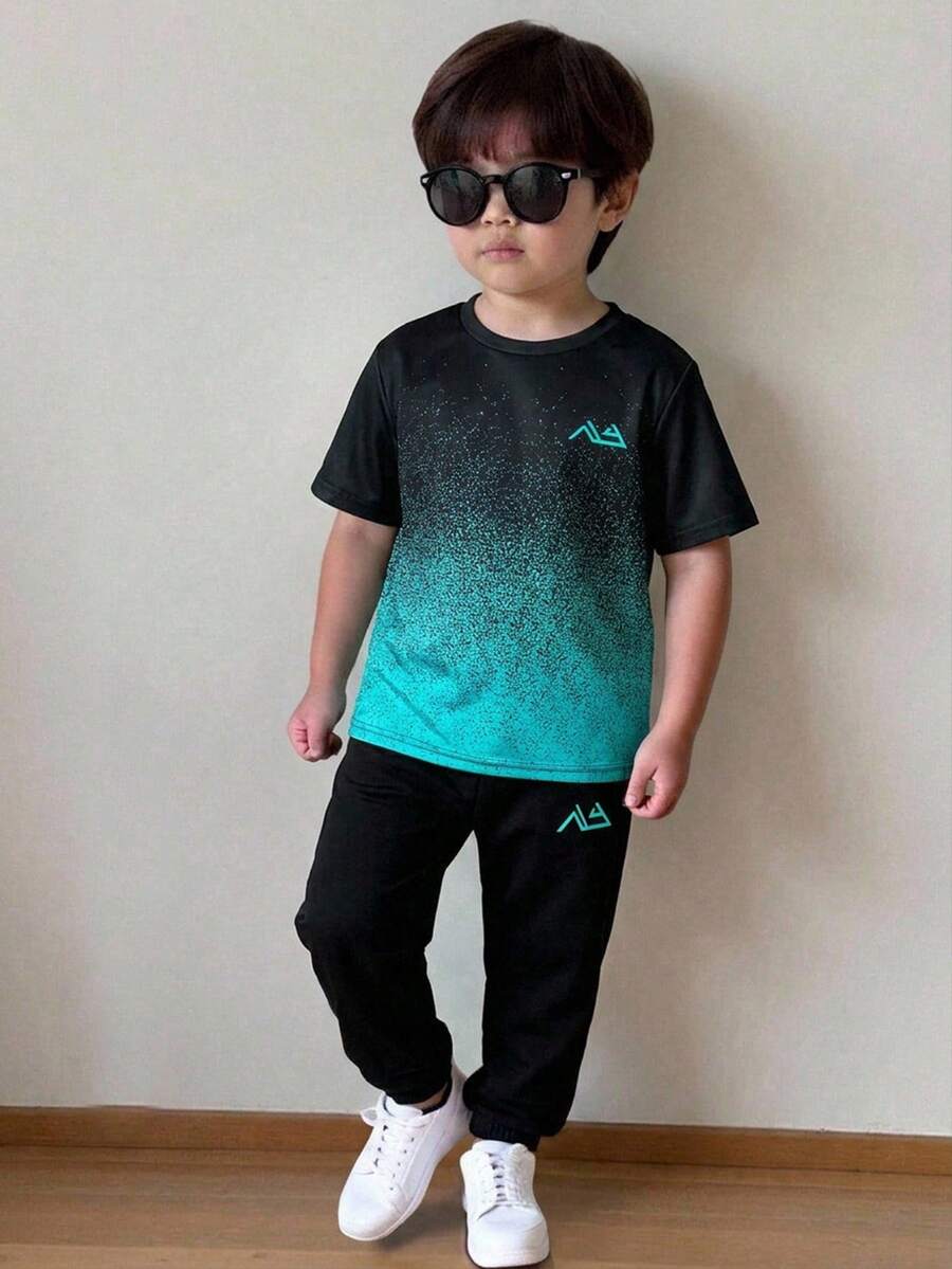 SHEIN Bộ 2 món cho bé trai tuổi teen, kiểu dáng thường ngày, đa năng, in họa tiết, chất liệu vải gân dày mỏng xen kẽ, cổ tròn, tay ngắn và quần jogger. Trang phục dệt kim, quần áo bé trai, quần nỉ, quần áo mùa hè cho bé trai, bộ đồ, áo đi học, quần áo tựu trường cho bé trai, áo thun đen in hình, quần mùa thu. - Nhiều màu - Xem 1