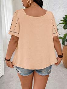 SHEIN LUNE Áo sơ mi nữ cỡ lớn thêu họa tiết cổ vuông tay bồng tay ngắn, kiểu dáng thời trang đa năng, phong cách công sở tối giản, phù hợp cho mùa xuân và mùa hè. - Màu Khaki - Xem 2