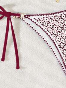 Swim Vcay Bolso triangular sexy con decoración de perlas y flor de concha de unicolor y tejido calado para mujer - Burdeos - Ver 5
