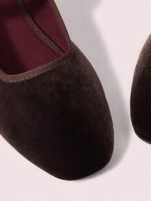CUCCOO DOLLMOD Sepatu Wanita Cokelat, Desain Gesper, Cocok untuk Perjalanan Sehari-hari, Modis, Serbaguna, Beludru, Elegan, Model Flat Mary Jane - Coklat / Coklat 619 - View 7