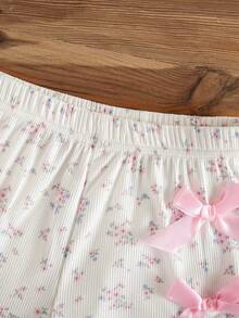 SHEIN 2件組 幼童女嬰白色夏季可愛度假服裝套裝 粉色蝴蝶結碎花短袖T恤與短褲套裝 柔軟棉質服飾 - 白色 - 查看 5