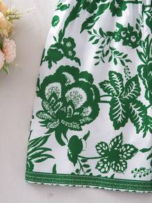 SHEIN Bộ áo liền quần mùa hè mới dành cho bé gái, màu xanh lá cây tươi mát, in họa tiết, với tay áo bèo nhún có nơ xinh xắn. Chất liệu thân thiện với da, nhẹ và thoáng mát. Một bộ áo liền quần không thể thiếu cho kỳ nghỉ, những chuyến đi biển và các hoạt động ngoài trời. - màu xanh lá - Xem 6