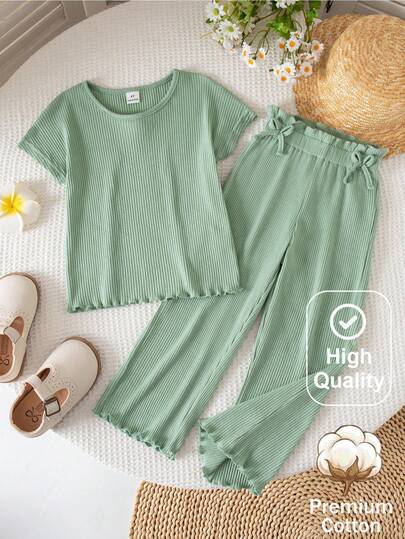 SHEIN Bộ đồ thể thao mùa hè giản dị dành cho bé gái: áo thun tay ngắn raglan co giãn, dáng rộng thoải mái và quần ống đứng.