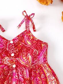 SHEIN Playful Pals 女嬰夏季無袖連身褲 紅色波點波希米亞風 度假節日花卉印花 蝴蝶結肩帶 鈕扣設計 寬鬆版型 束口褲腳 休閒套裝 - 紅色 - 查看 3