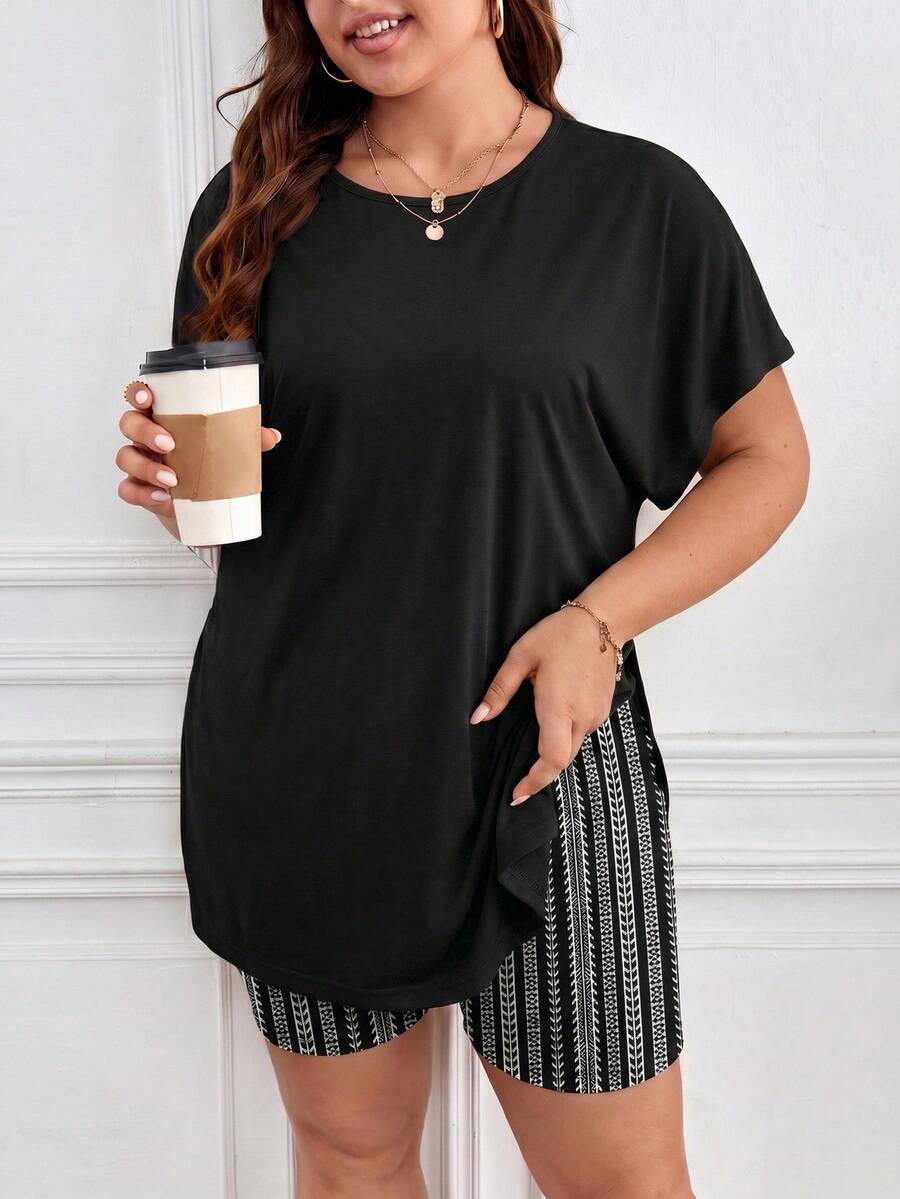 SHEIN Frenchy 大码圆领短袖上衣和印花短裤两件套 - 彩色 - 查看 1