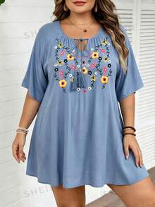 SHEIN CURVE+ Áo kiểu nữ cỡ US22, thích hợp cho lễ hội âm nhạc, kỳ nghỉ bên bờ biển, phong cách boho. Áo kiểu nữ mùa hè thêu hoa, cổ buộc dây, tay raglan, dáng rộng, tay ngắn, kiểu dáng thường ngày, cỡ lớn, phong cách boho, áo nữ mùa hè. - Nhiều màu - Xem 5