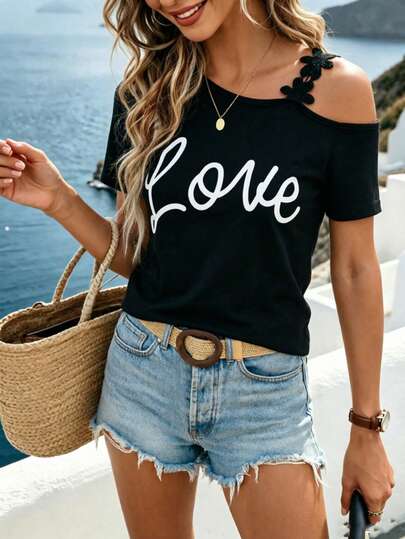 SHEIN LUNE Camiseta de manga corta de verano para mujer con estampado de letras y parche de encaje en los hombros, camisetas gráficas para mujer