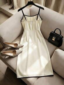 SHEIN Raffinéa Đầm midi nữ thanh lịch, dây mảnh phối màu tương phản, eo thon, dáng chữ A, khóa kim loại, xẻ tà, thích hợp cho trang phục mùa hè, mùa xuân, dự tiệc, đám cưới và các sự kiện, đầm sang trọng, trang phục đi nghỉ mát, đầm thường ngày, đầm màu mơ, viền tương phản, khóa kim loại, xẻ tà, sang trọng và tinh tế. - Màu be - Xem 2