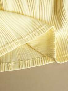 SHEIN LUNE 女款春夏新款淡黃色紋理面料修身細肩帶背心，適合外出、室內居家、日常通勤、日常穿著、節慶，端莊大方 - 淡黃色 - 查看 4