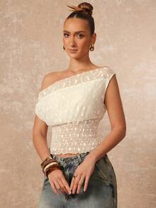 Lumalex Top estivo corto con scollo asimmetrico, pois bianchi e rete svizzera, sovrapposizione drappeggiata, vita arricciata, texture trasparente, orlo con volant e spalle scoperte - Bianco - Visualizzare 10