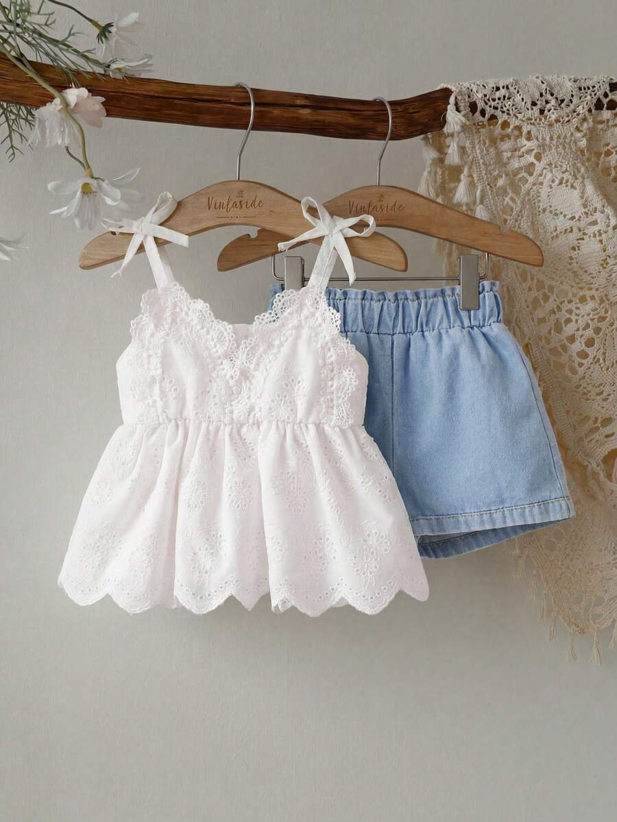 SHEIN Vintaside Kids Đứa bé gái Vai cung Cắt vỏ sò Cami ngọn & Nếp gấp cao eo Quần short