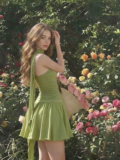 SHEIN MOD Đầm ngắn xếp ly màu trơn dành cho nữ, thời trang cho các buổi hẹn hò và tiệc tùng.