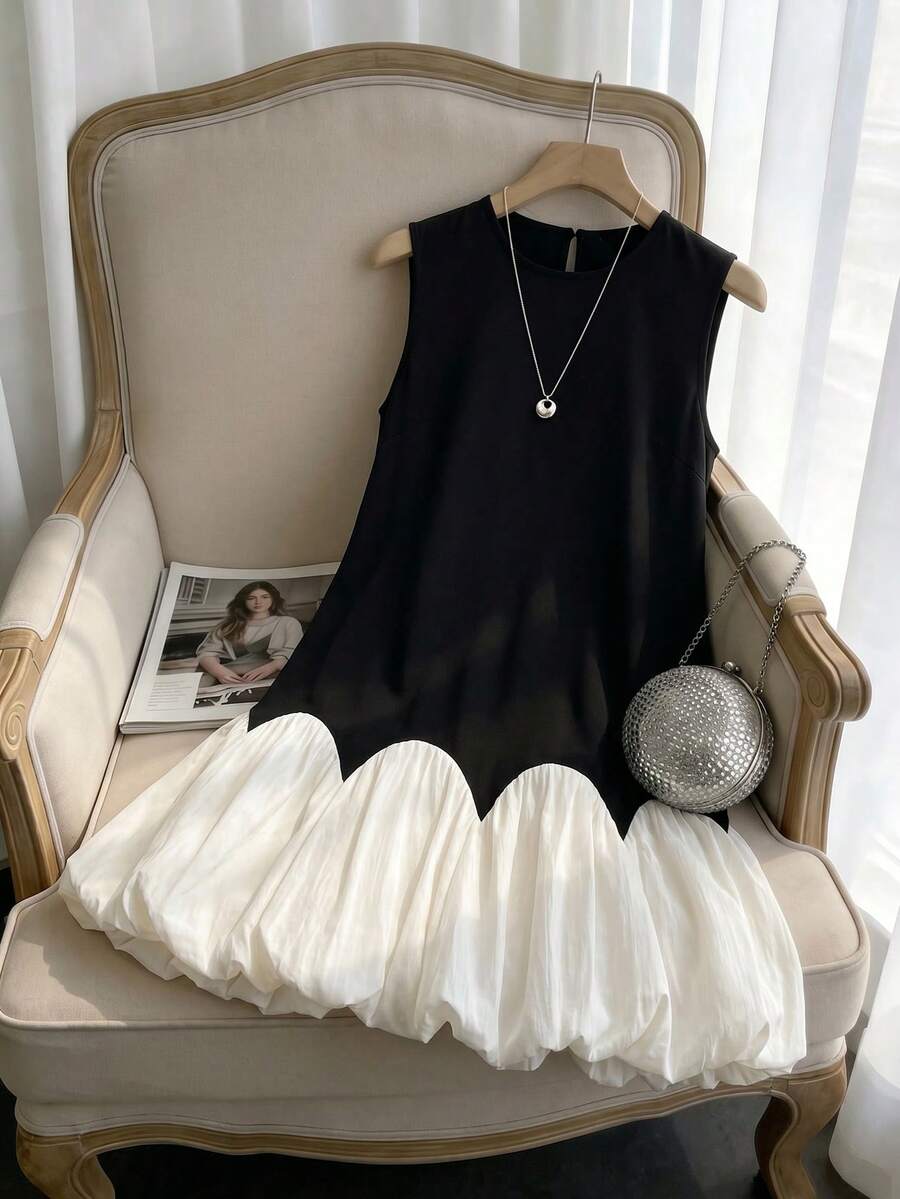 GlowEve Falda corta elegante de estilo commuter con flor de pétalo abultada, vestido corto suelto de cuello redondo y sin mangas de bloques de color para mujeres, adecuado para el té de la tarde, compras, vacaciones y citas - Blanco y Negro - Ver 1