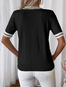 EMERY ROSE Blusa feminina casual de malha com estampa listrada e patchwork, manga curta. - Preto - Ver 2
