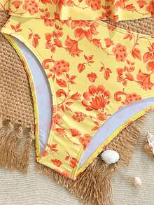 SHEIN Atasan Tankini Motif Bunga Kecil untuk Remaja Perempuan dengan Leher Halter dan Hem Berumbai, Celana Pendek Renang Segitiga yang Serasi, Pakaian Renang yang Sopan dan Nyaman untuk Musim Panas, Pantai, dan Liburan - Kuning - View 3