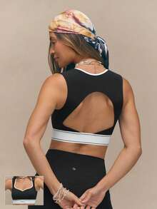 Áo ngực FeatherFit™ StudioMuse cổ chữ V, lưng hở, dáng crop top với mút ngực có thể tháo rời, thích hợp cho yoga, pilates, tập luyện nhẹ nhàng và mặc hàng ngày. - màu đen - Xem 1
