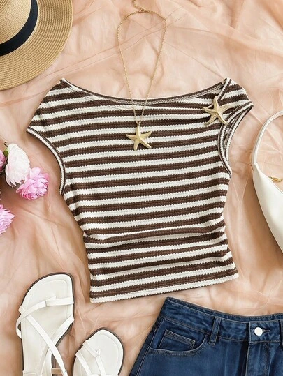 SHEIN Áo thun mùa hè dành cho bé gái, kiểu dáng thường ngày, chất liệu dệt kim, họa tiết sọc, hình sao biển, trang trí khóa kim loại, thiết kế vai bất đối xứng.