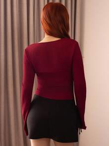 SHEIN Sweetro 女士万圣节、感恩节、新年、派对、通勤、日常、旅行、度假皆宜。红色紧身上衣，酒红色纹理蕾丝饰边蝴蝶结设计喇叭袖弹力T恤，春/秋/冬季款。 - 酒紅色 - 查看 2