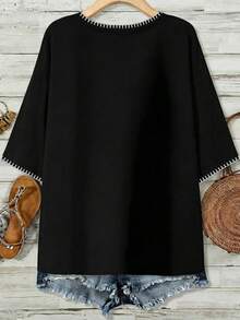 EMERY ROSE Casual Minimalist Handmade Shell Flower Decor V-Neck Loose T-Shirt For Plus Size Women, Black Top, Suitable For Summer - Multicolor - View 2