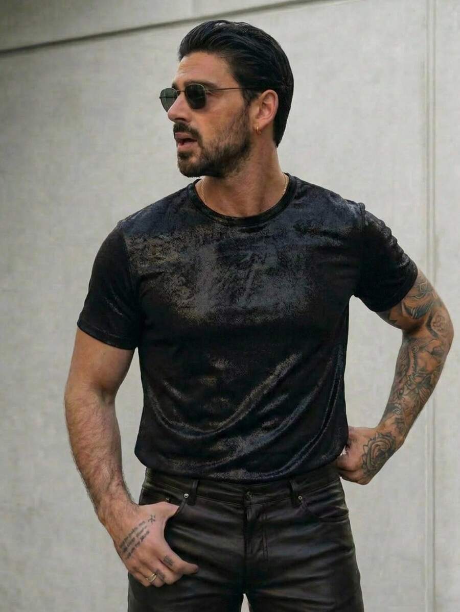Manfinity VCAY Men Round Neck Velvet Tee, Summer, Fall/Winter - Black - View 1