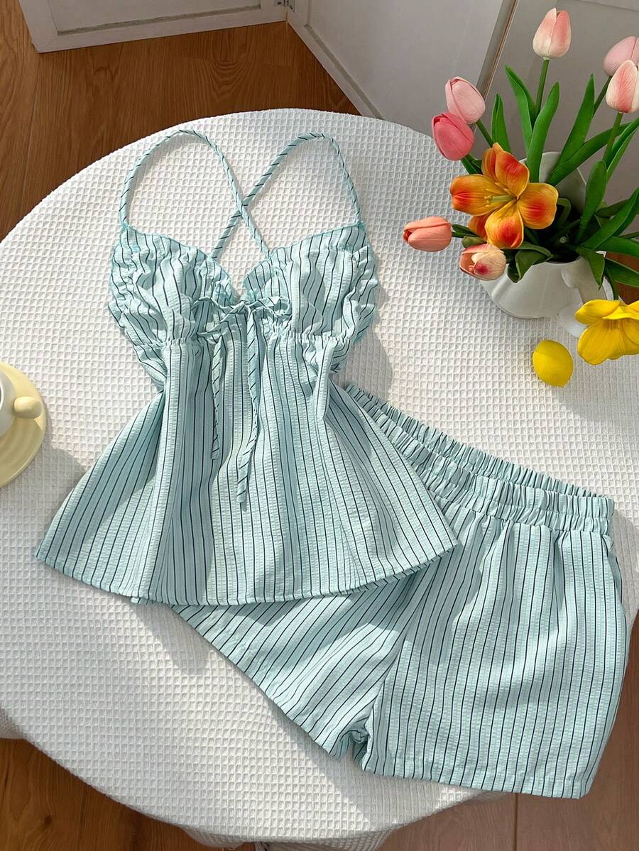SHEIN Sweetro 美式性感海滩度假风蓝色条纹套装，休闲交叉露背吊带上衣搭配修身直筒短裤，打造夏日时尚海滩宝贝造型 - 藍色 - 查看 1