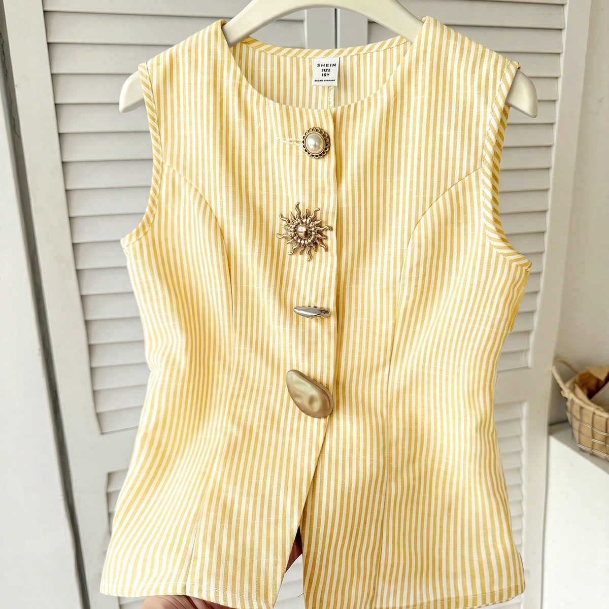 Blusa informal y elegante sin mangas con rayas amarillas y blancas, cintura ceñida y abertura lateral para niñas preadolescentes