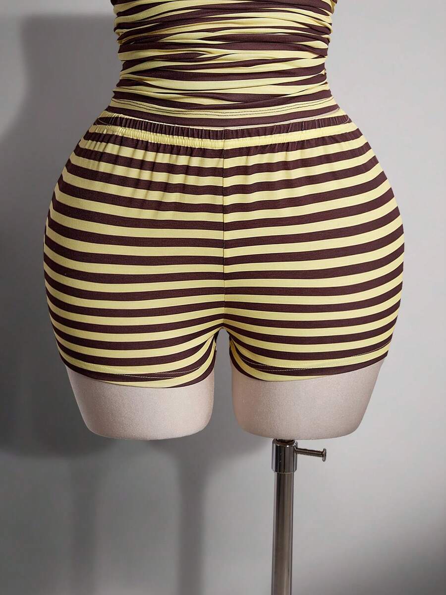 SHEIN ICON 女款大尺碼夏季休閒條紋緊身短褲,曲線家居服復古Y2K海灘健身度假千禧風 - 棕色 - 查看 1