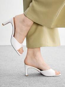 CUCCOO BIZCHIC 女鞋 女士新款欧美简约时尚法式高跟配色布艺高跟细方跟一体式套脚轻便PU面料百搭，适合通勤、约会、派对、度假、婚礼等场合，是春季、春假、复活节的理想鞋款。 - 白色 - 查看 3