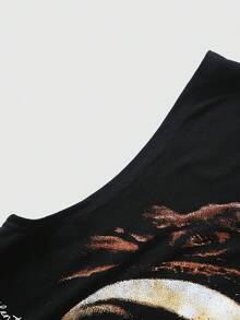 ROMWE MEN Street Life Camiseta de tirantes con cuello redondo y gráfico de retrato de calle para hombre, con efecto desgastado - Negro - Ver 5