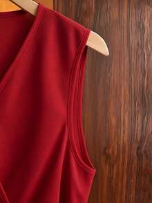 GlowEve 时尚新款优雅V领无袖雪纺腰部褶皱荷叶边蝴蝶结女式衬衫 - 紅色 - 查看 5