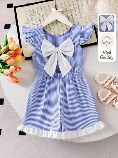 Bộ áo liền quần không tay viền bèo nhún kẻ sọc xanh trắng cho bé gái, thanh lịch, thoải mái, thiết kế thời trang, trang phục mùa hè thắt nơ phía sau, váy áo liền quần cho bé gái, áo liền quần kẻ sọc xanh mùa hè, áo liền quần tay bèo nhún, áo liền quần màu xanh nhạt dễ thương, trang phục màu xanh nhạt cho bé gái, trang phục nơ xanh cho bé gái, áo liền quần mùa hè cho bé gái