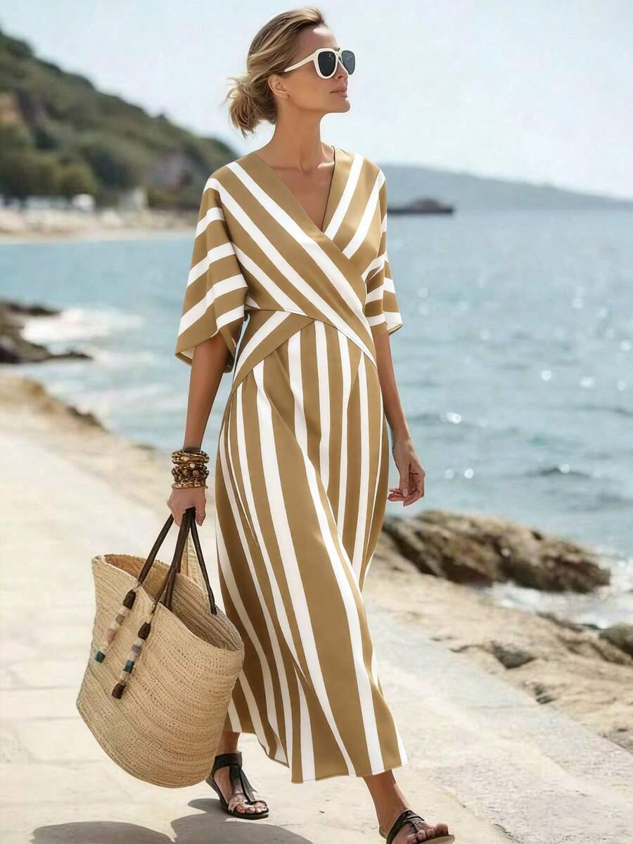 SHEIN Holidaya 女士黄色条纹宽松度假春夏V领修身蝙蝠袖连衣裙，适合度假、休闲、居家和日常活动