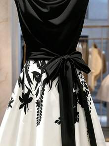 GlowEve Positioned Floral Print Draped Neck Color Block Butterfly Tie Wrap Dress - Black and White - View 4