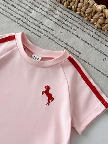SHEIN 女嬰 2件組/套 粉色夏季休閒度假套裝 短澎澎袖圓領刺繡上衣&條紋裝飾長褲運動套裝 - 粉色 - 查看 6