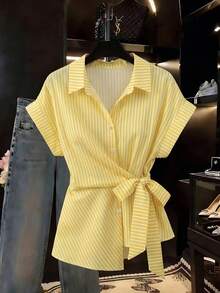 SHEIN Franclia Áo sơ mi nữ kẻ sọc, kiểu dáng thanh lịch tối giản, cài cúc, tay ngắn, cổ đứng, đa năng, phù hợp đi làm, đi chơi, dự tiệc, hẹn hò buổi tối, bộ sưu tập mới mùa hè/thu/xuân 2026. - Nhiều màu - Xem 4